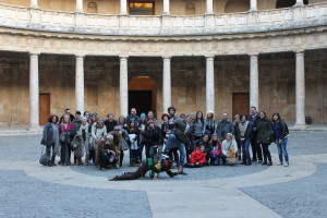 Grupo en el Palacio de Carlos V